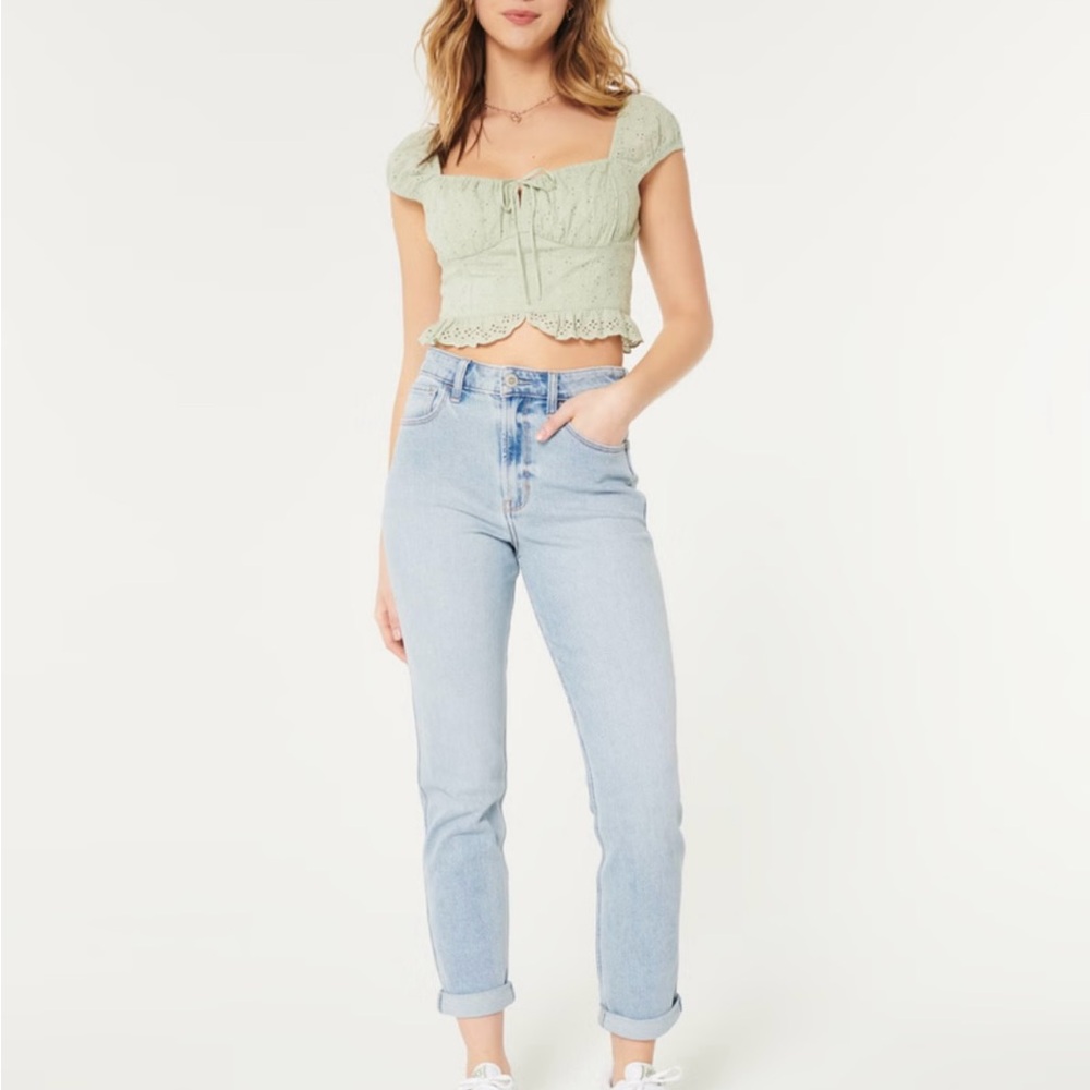 Hollister Ultra High Rise Mom Jeans